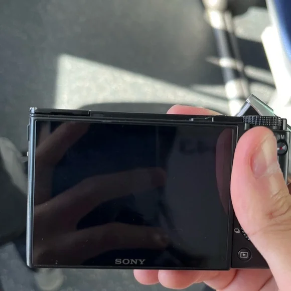 Sony RX100 mark 6 camera - Picture 3 of 13